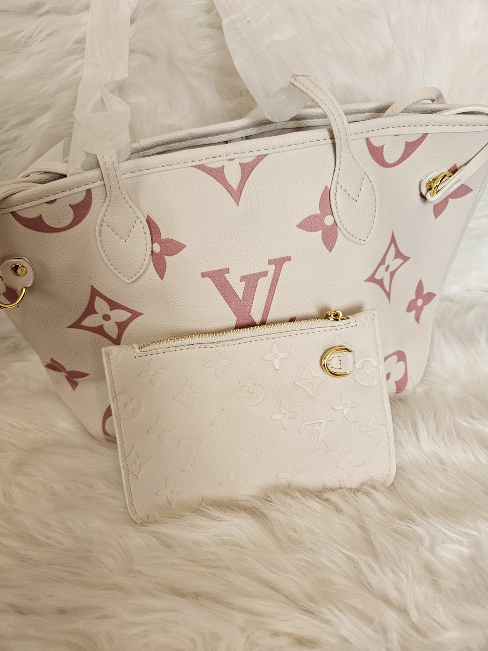 💗 White & Pink Monogram Shoulder Bag - Picture 2 of 10